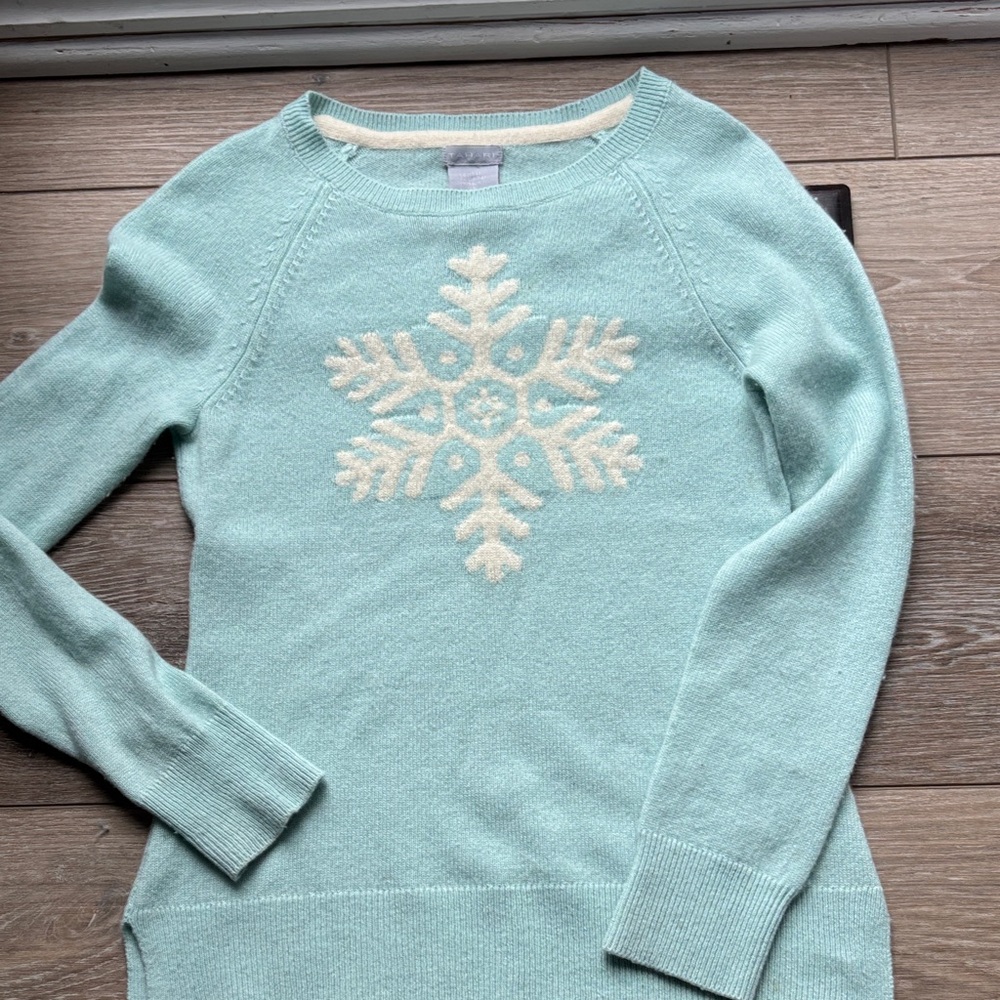 Tahari Light Blue Snowflake Sweater